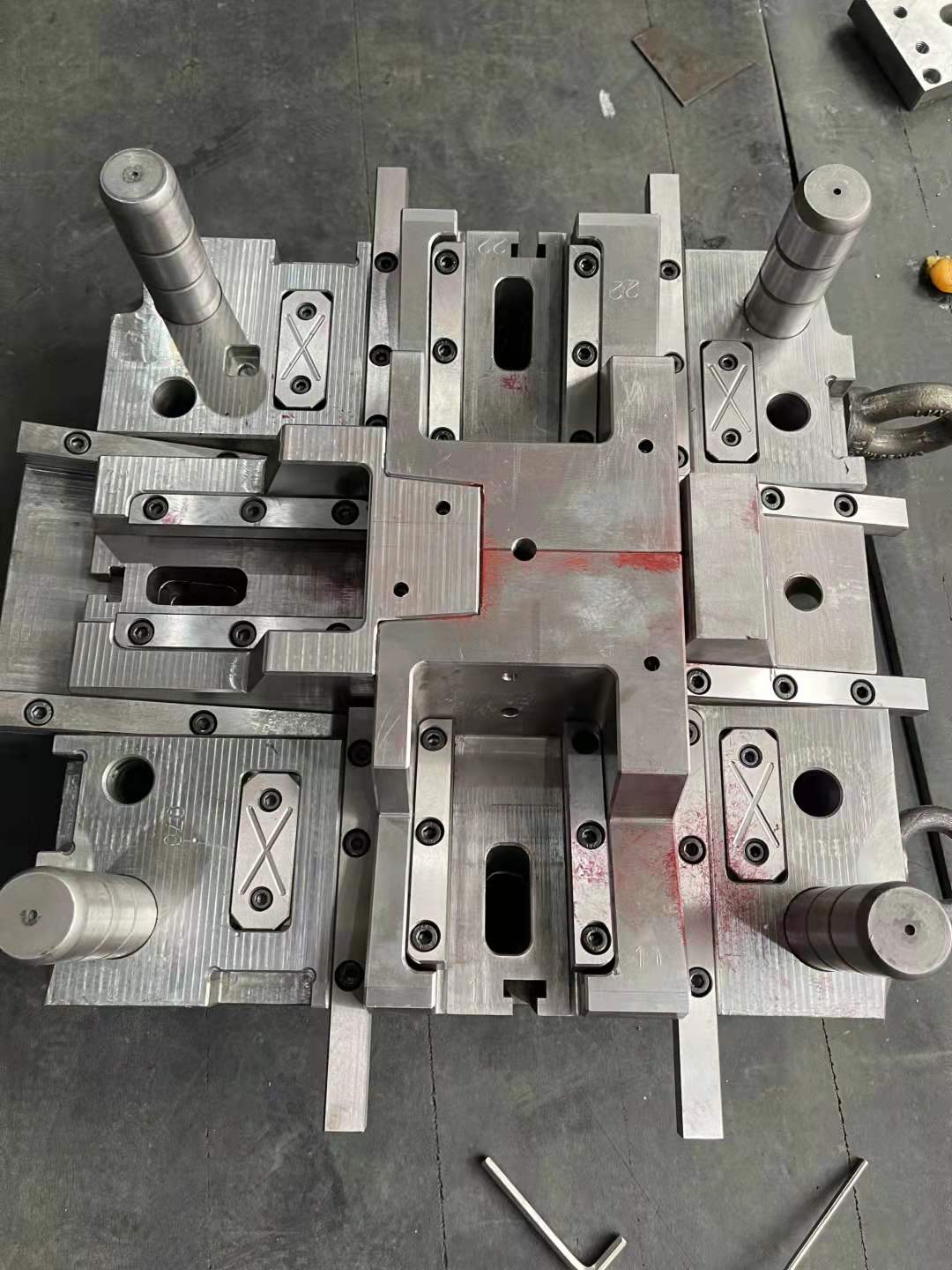 塑料注塑模具熱流道系統的缺點(diǎn)有哪些